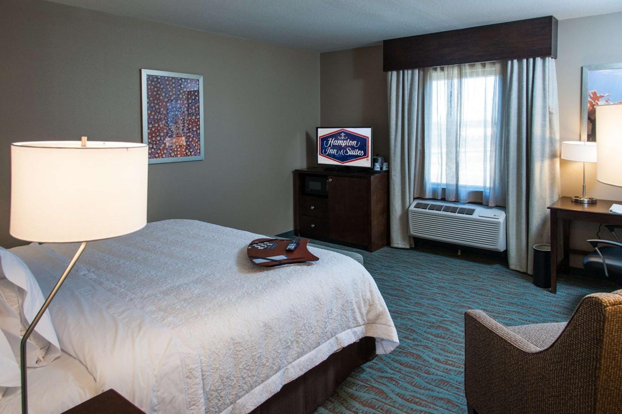 Hampton Inn & Suites Gulfport Exterior photo